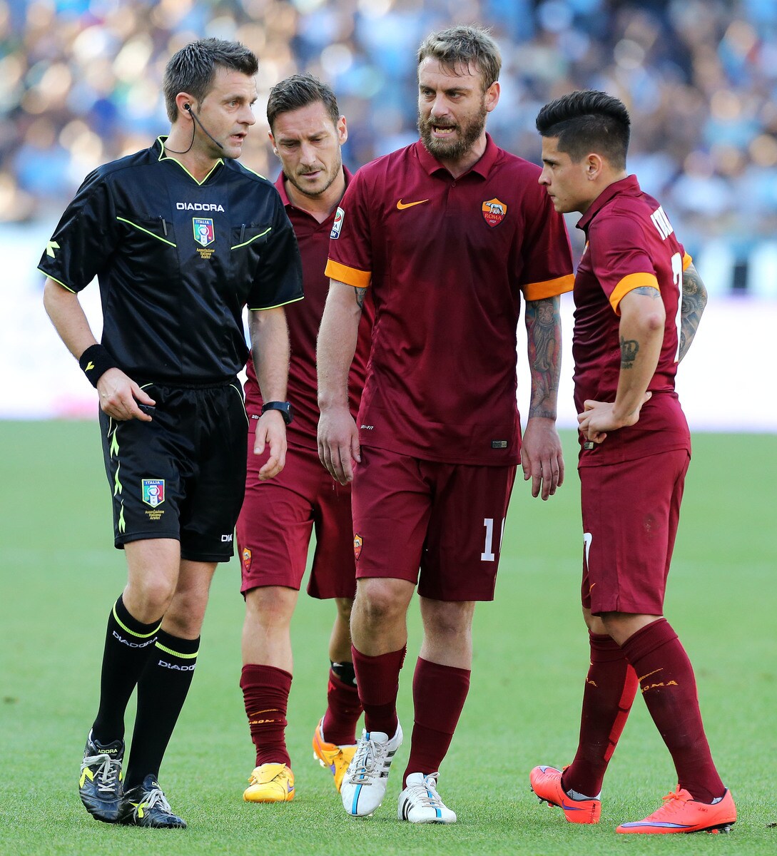 Roma-Juve, arbitra Rizzoli. Napoli a Gervasoni, Lazio a Di Bello