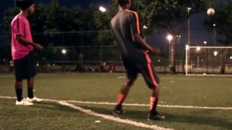 Ronaldinho, torna a colpire...le traverse