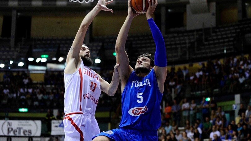 Ci pensa Della Valle, l'Italia vince sul filo