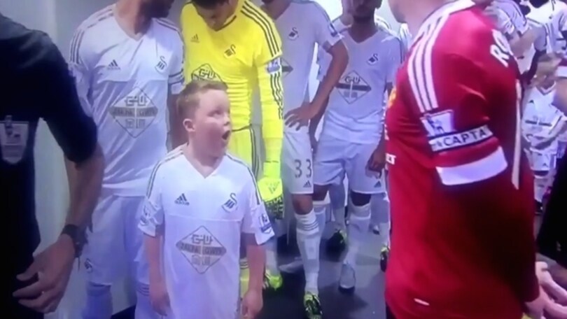 La mascotte vede Rooney e resta a bocca aperta