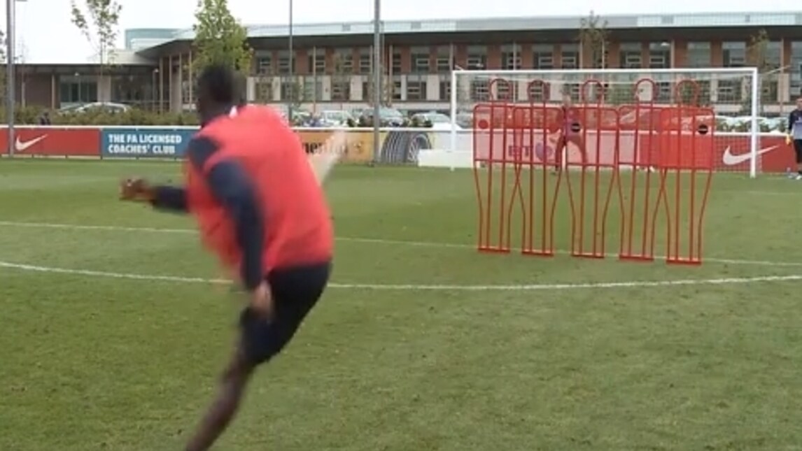 Napoli, Chalobah sfida i compagni su punizione