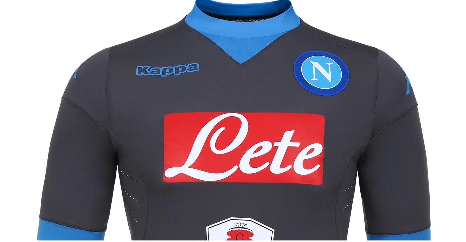 Napoli, ecco la seconda maglia grigia