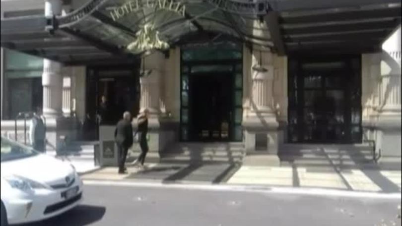 L'arrivo di Zenga all'Hotel Gallia a Milano