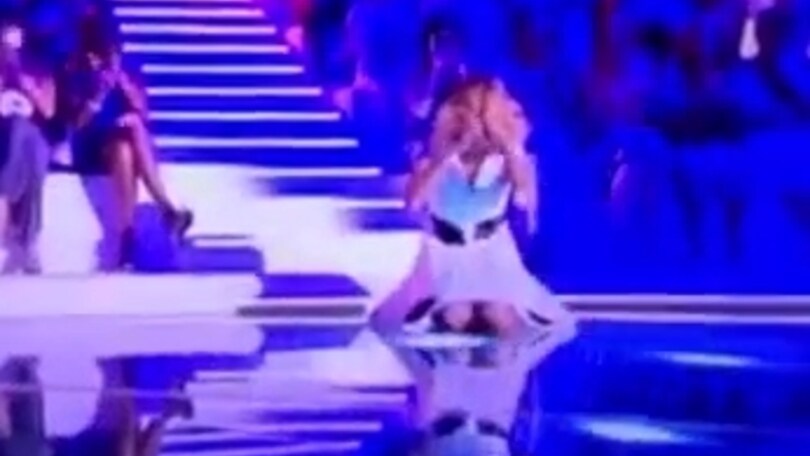 Barbara D'Urso cade in diretta tv