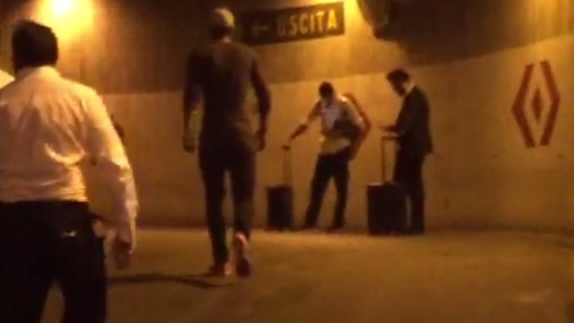 Strootman va via dall'Olimpico a piedi