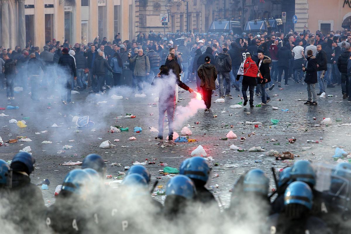 Tifosi Feyenoord, l'Olanda procede: violenza e danni