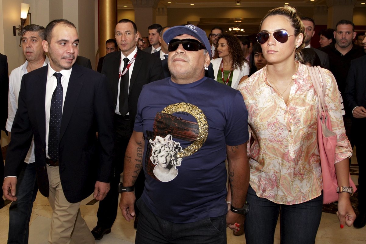 «Maradona si sposa a Roma, il Papa celebra le nozze»