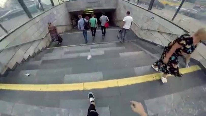 Il nuovo sport in Ucraina? Farsi un giro della metro... sul tetto