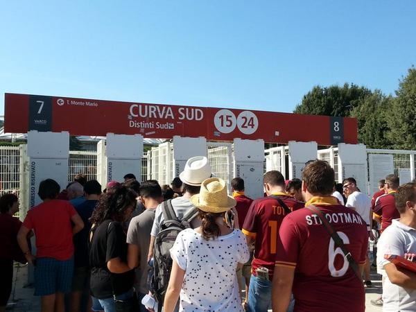 Tifosi 'fantasma' a Roma-Juve: quei biglietti in mano ai bagarini