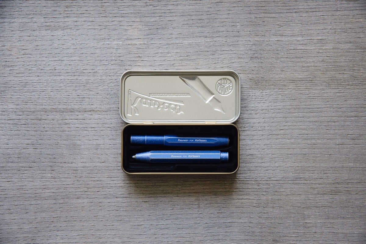 Rientro in ufficio in denim con Roy Roger’s e Kaweco