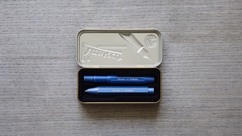 Rientro in ufficio in denim con Roy Roger’s e Kaweco