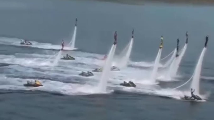 Flyboard, numeri incredibili sull'acqua