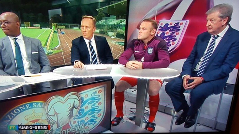Rooney, ma come ti vesti? In ciabatte per la diretta