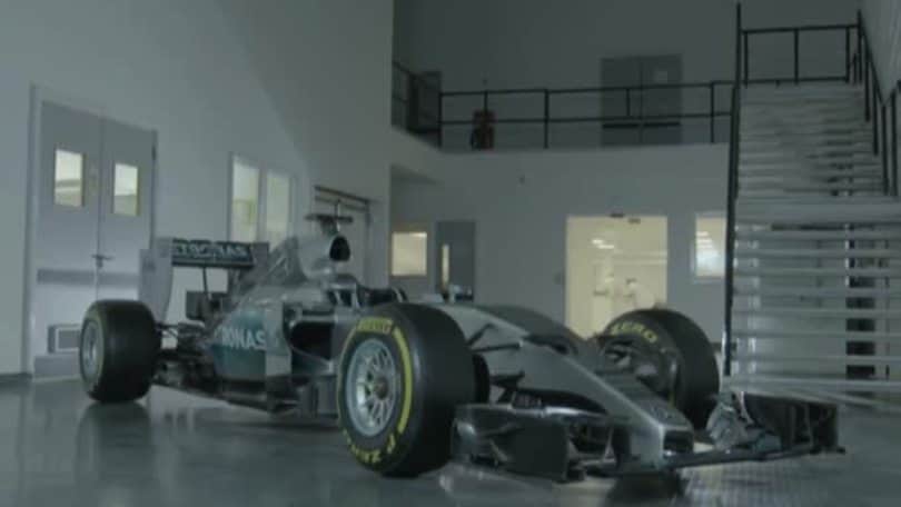 Hamilton, vittoria sotto inchiesta