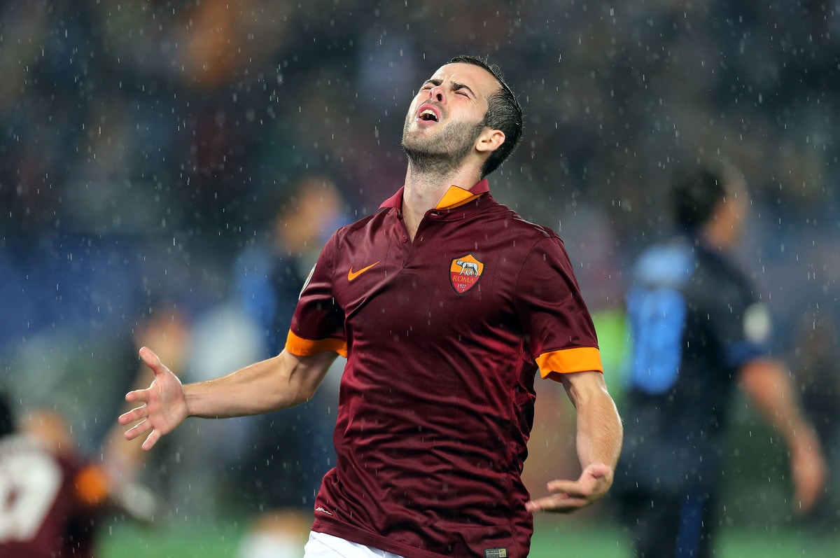 Roma, Pjanic fuori 20 giorni. Salterà il Barcellona