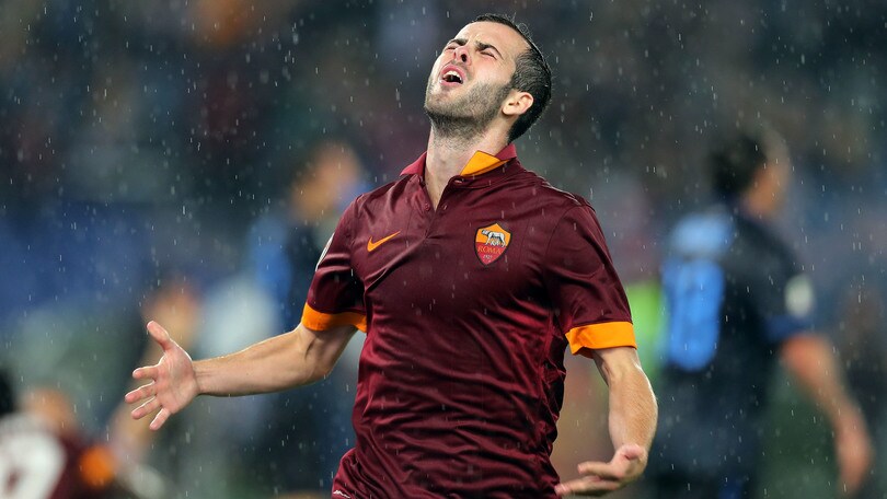 Roma, per Pjanic problema al polpaccio