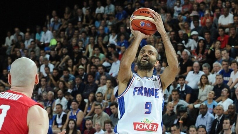 La Francia va avanti, Parker fa il record