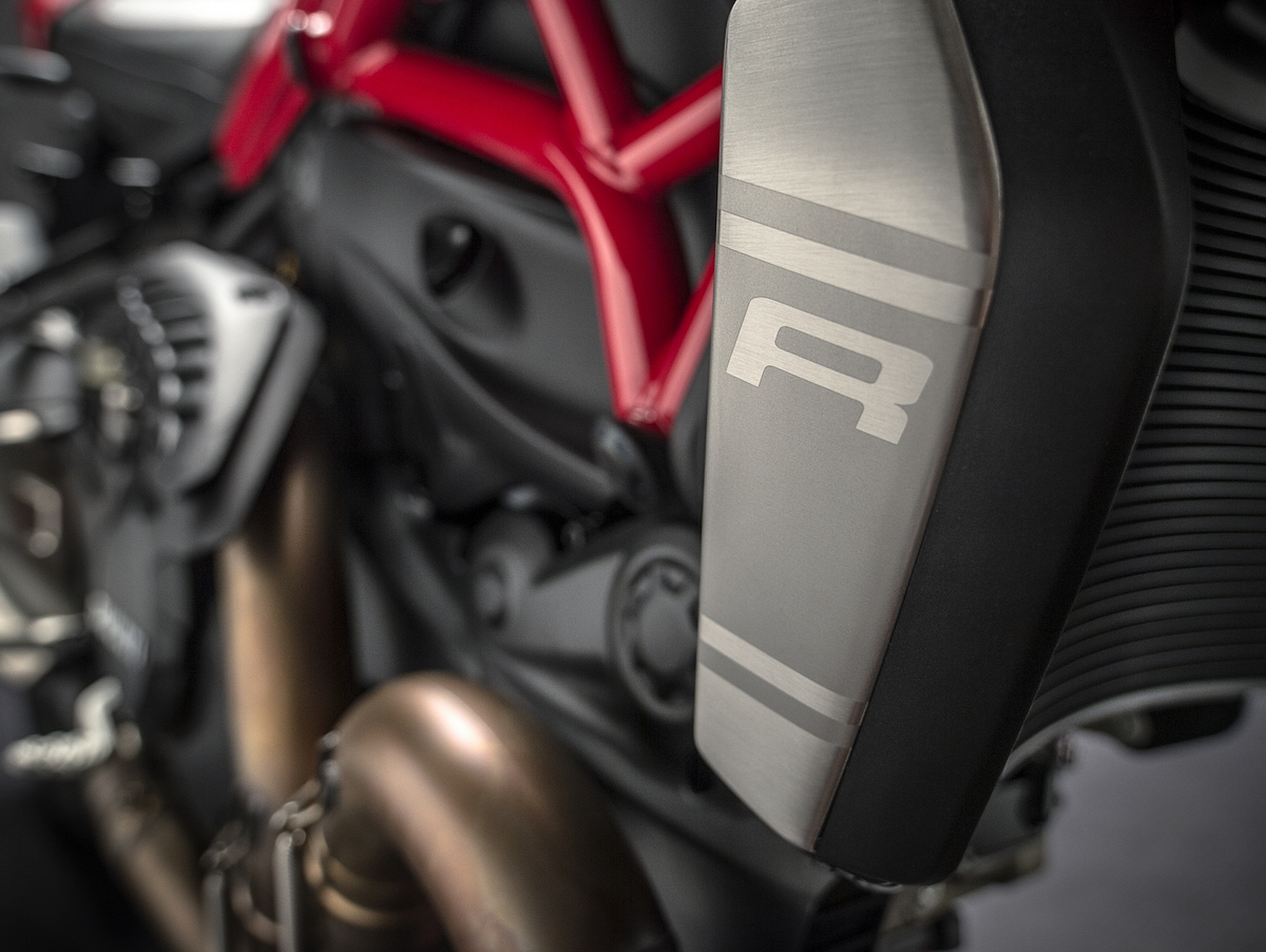 Ducati Monster: arriva la “cattiva” 1200 R
