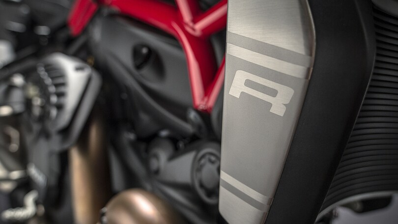 Ducati Monster: arriva la “cattiva” 1200 R