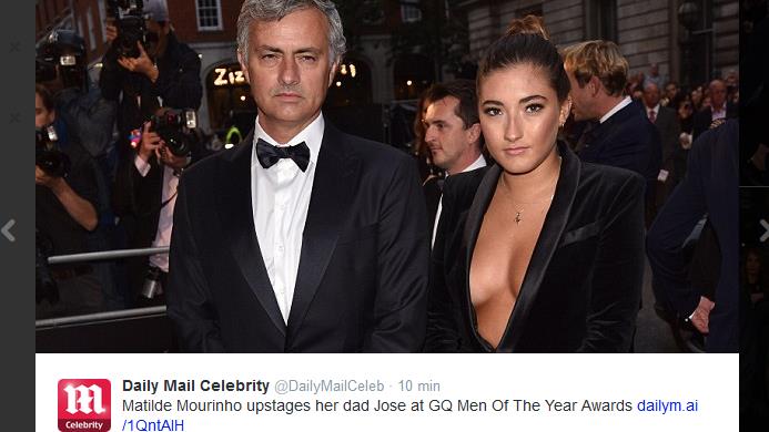 La figlia di Mourinho sfoggia un bel décolleté