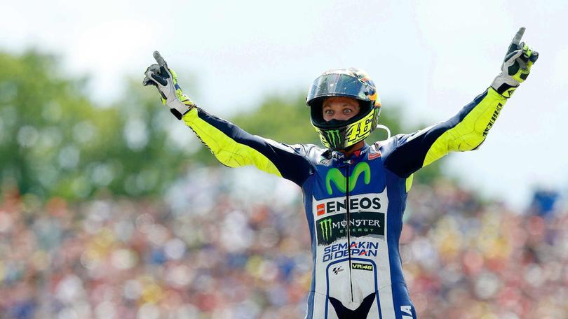MotoGp, Rossi: «Brad Pitt? Mamma e fidanzata molto felici!»
