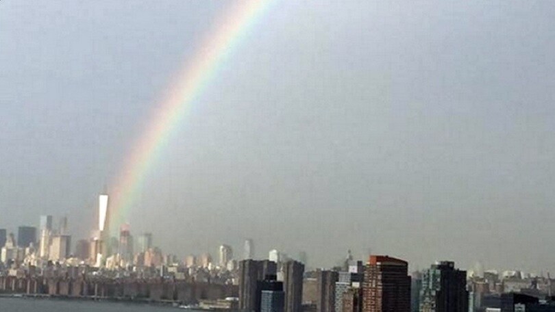New York, Twin Towers: spunta l’arcobaleno a 14 anni dall’attentato