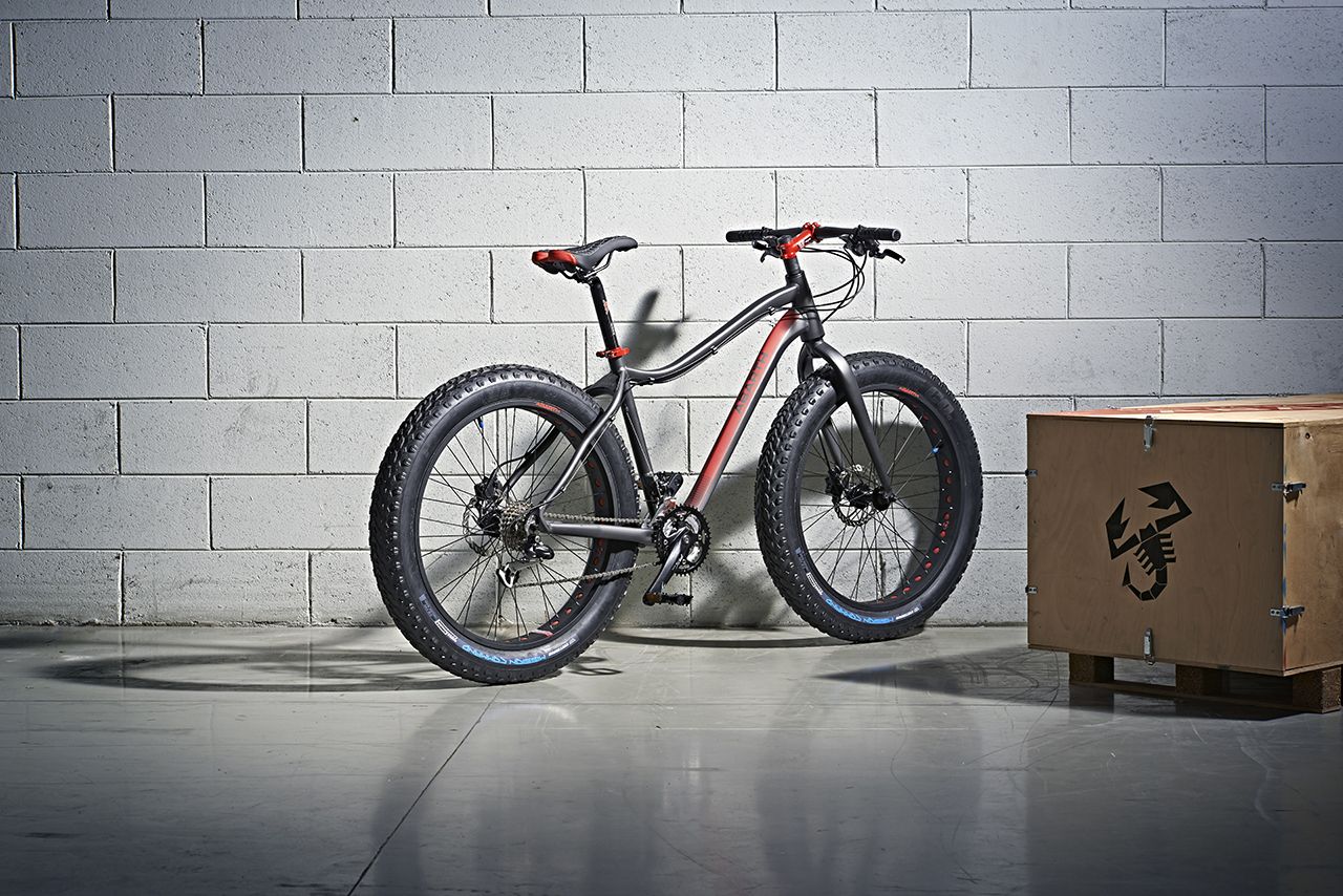 Abarth: lo Scorpione pedala in mountain-bike