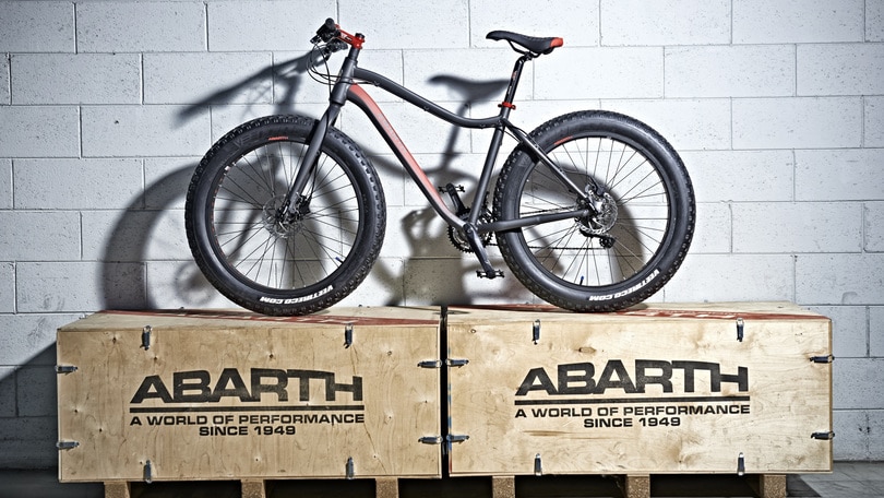 Abarth: lo Scorpione pedala in mountain-bike