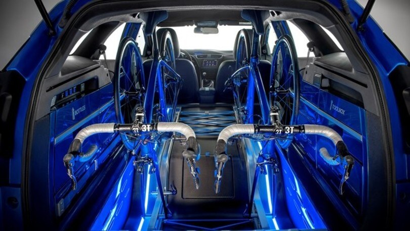 Honda a Francoforte con la Civic Tourer da… bici