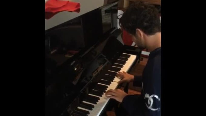 Brasile, Pato suona il pianoforte