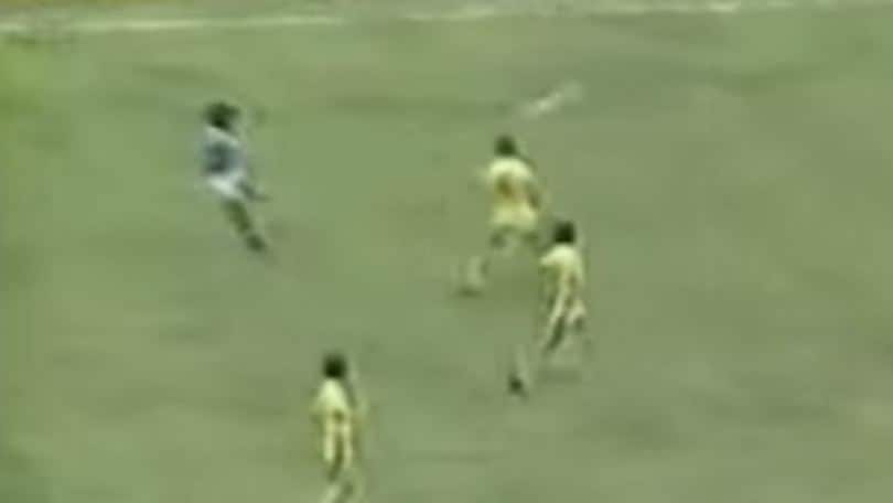 Da Maradona a Beckham: quei gol da lontanissimo