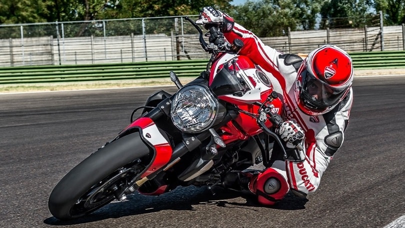 Ducati a EICMA con 9 novità. E le vendite volano…