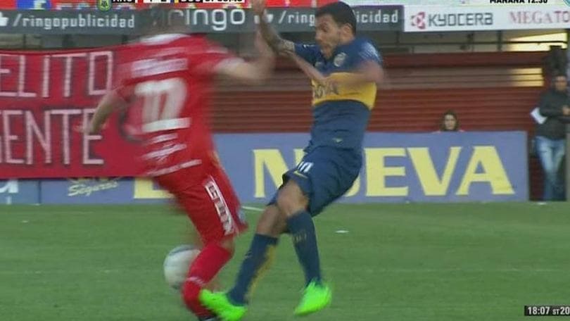 Tevez, doppietta e fallaccio su Ham