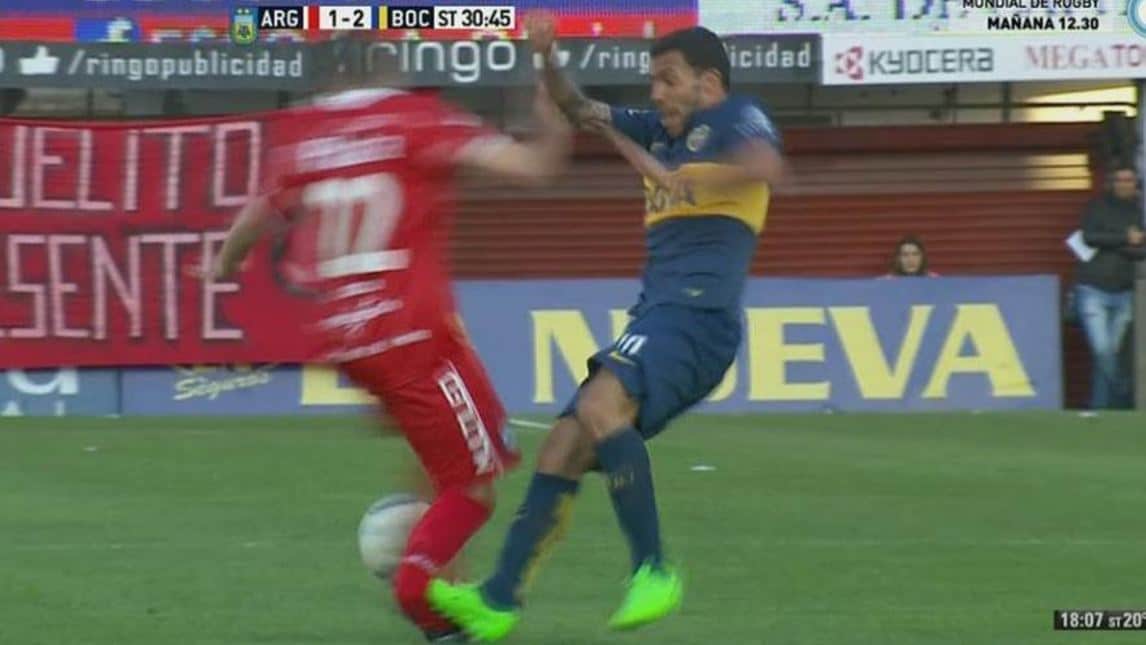 Tevez, fallo su Ham: frattura di tibia e perone