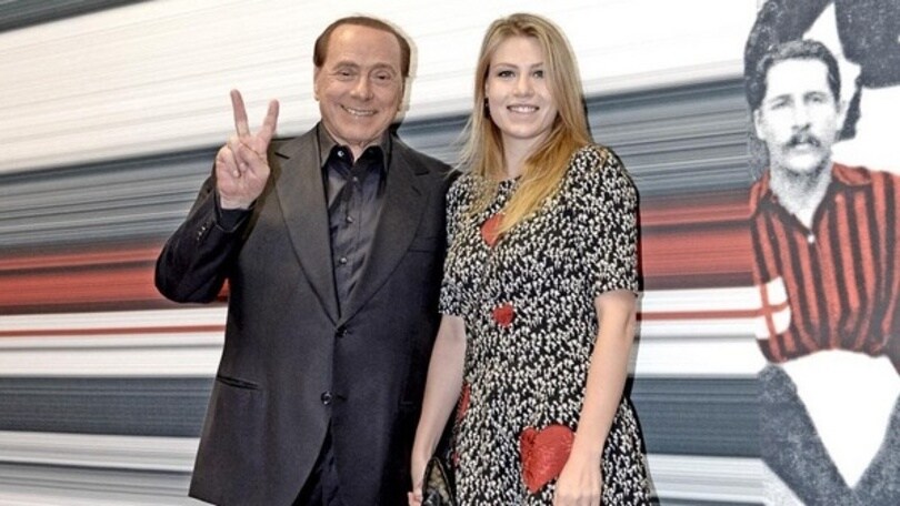 Milan, che look Barbara Berlusconi al fianco di Silvio!