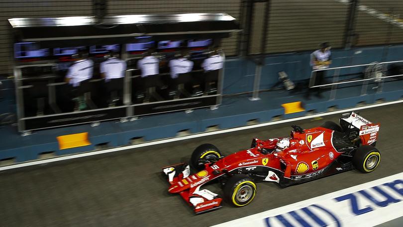 F1 Singapore: Vettel scatta in testa al via