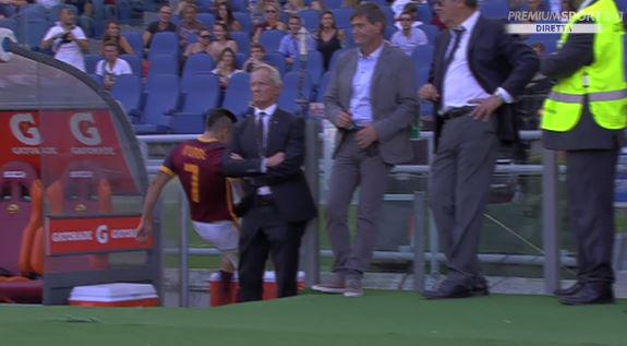 Roma, furia Iturbe: la rabbia dopo la sostituzione