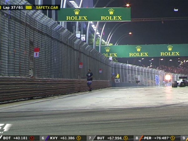 Singapore, invasione di pista durante il Gp