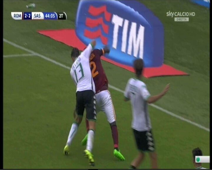 Rudiger cade in area, la Roma chiede il rigore
