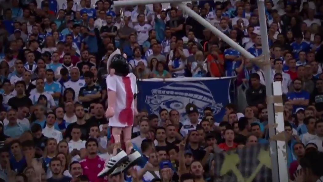 Marsiglia choc, manichino Valbuena impiccato