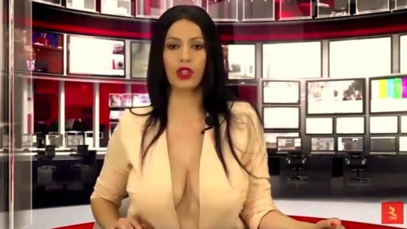 Albania, camicia slacciata per il provino: il tg la assume
