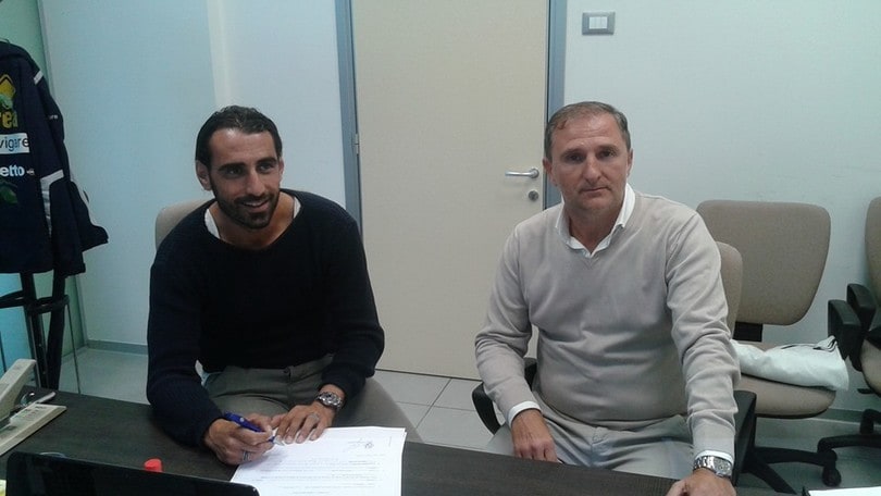 Parma, è ufficiale la firma di Guazzo
