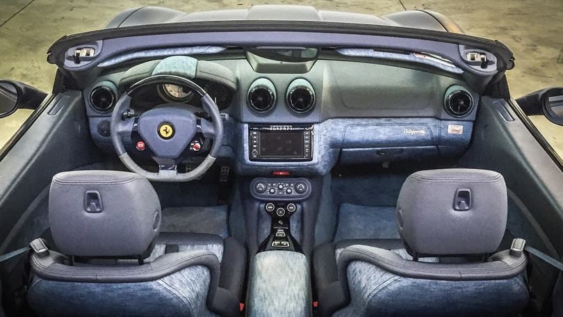 Ferrari California, Lapo Elkann opta per l'abitacolo jeans