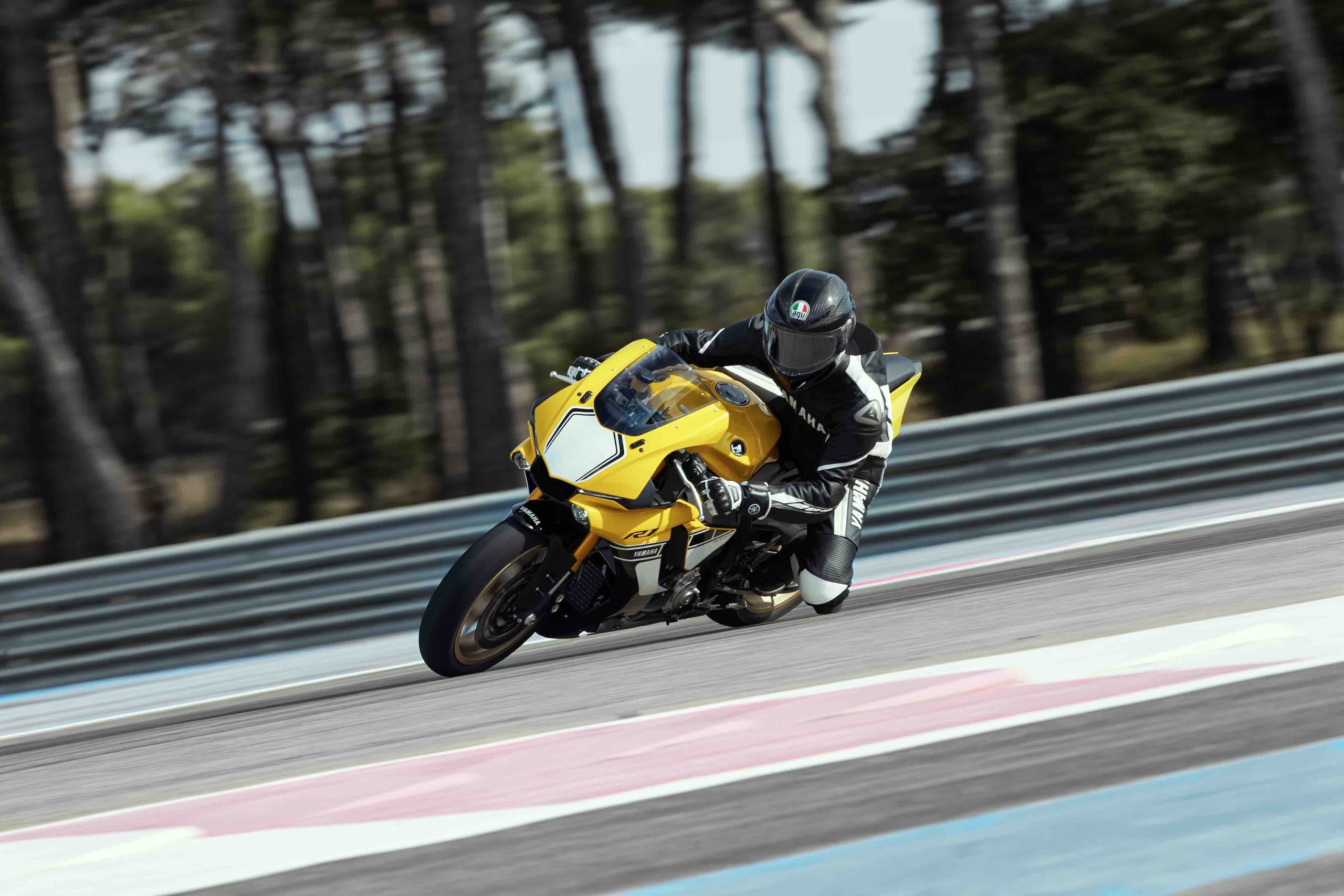 Yamaha lancia la R1 dei campioni e una R1M “bis”