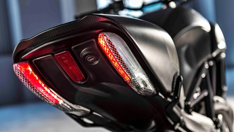 Ducati verso EICMA con il nuovo Diavel Carbon