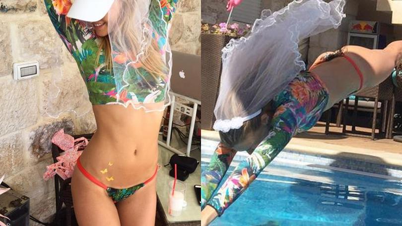 Bar Refaeli, ci siamo. Tuffo con il velo da sposa