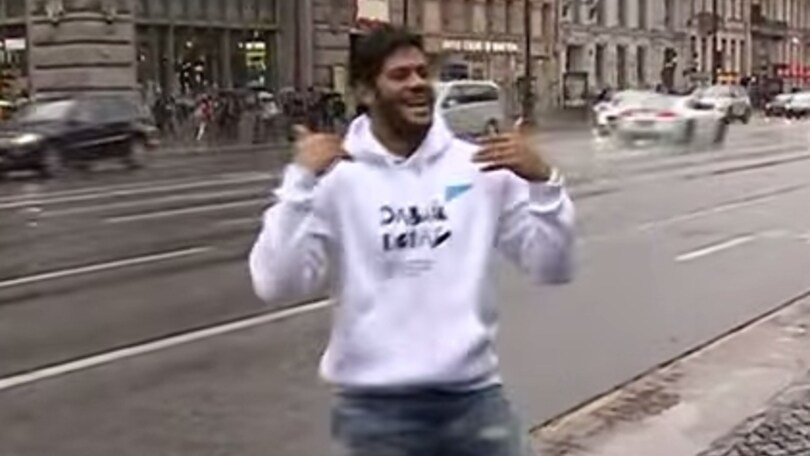 Hulk balla per solidarietà sulla Prosepettiva Nevsky