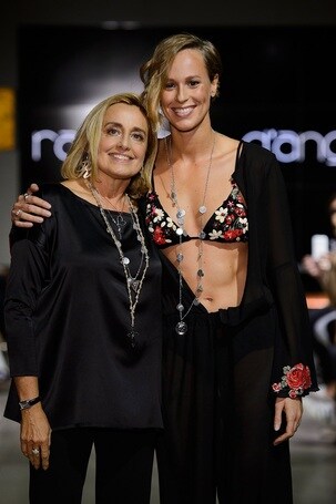 Federica Pellegrini sfila per Raffaela D’Angelo