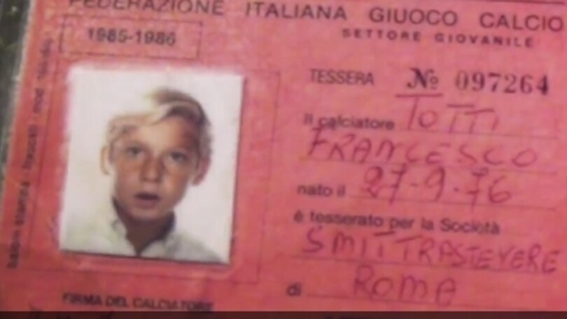 Totti, gli auguri della Serie A. Buon compleanno leggenda!