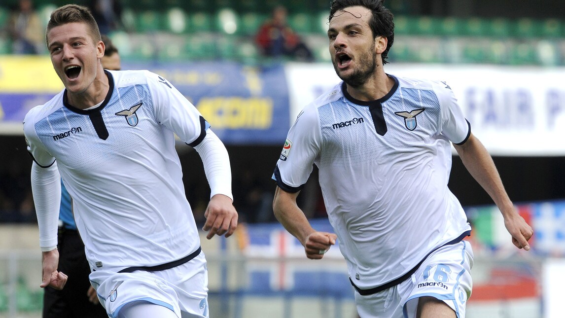 Parolo e Biglia stendono il Verona. Lazio, che vittoria in dieci!